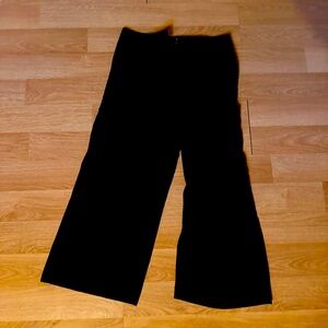 Size 4 Loft wide leg cropped pants. Like new.